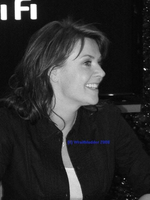 Amanda Tapping in NYC while Pod...